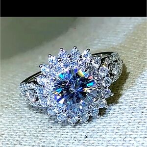 Elegant 925 Silver Plated Round Shaped Crystal Zircon Ring.